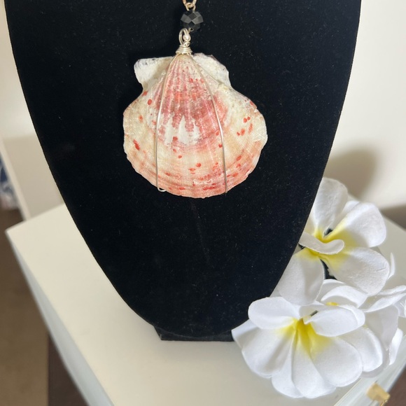 Handmade Shell Necklace - Picture 1 of 3